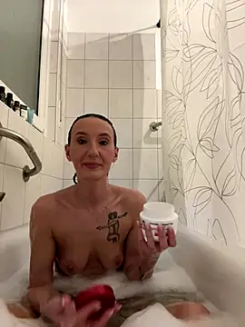 Emilia Mausi online show from December 20, 2025, 7:54 pm