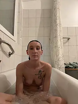 Emilia Mausi online show from April 3, 2026, 7:34 pm