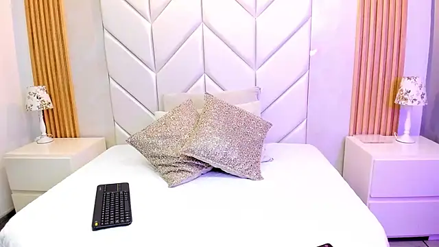 Snapshot of MiaWelkin chatting on November 12, 2025, 1:33 pm MiaWelkin online show from November 12, 2025, 1:33 pm