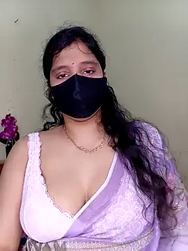 Rose-luckey online show from April 15, 2026, 6:26 pm