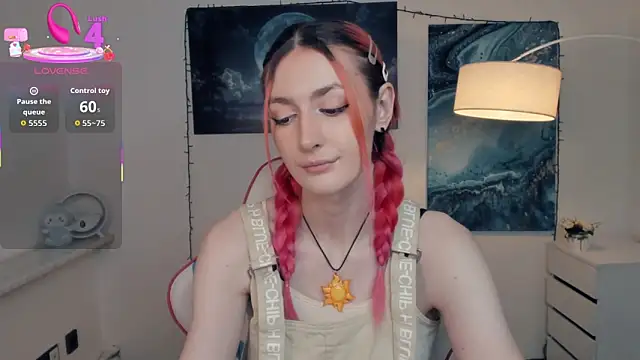 Snapshot of EasterBlink chatting on October 17, 2025, 10:40 am EasterBlink online show from October 17, 2025, 10:40 am