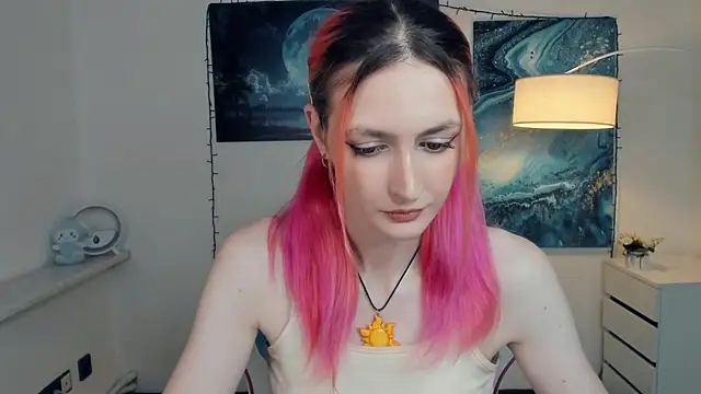 Snapshot of EasterBlink chatting on October 22, 2025, 10:59 am EasterBlink online show from October 22, 2025, 10:59 am