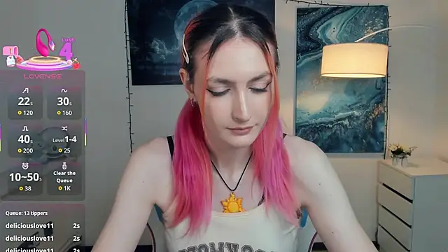 Snapshot of EasterBlink chatting on October 24, 2025, 10:44 am EasterBlink online show from October 24, 2025, 10:44 am