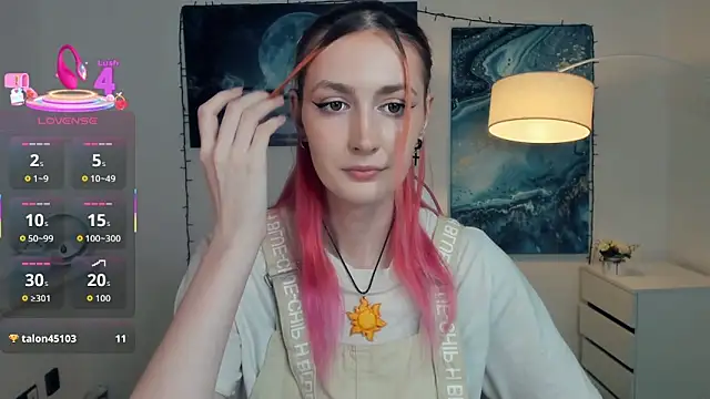 Snapshot of EasterBlink chatting on October 26, 2025, 11:27 am EasterBlink online show from October 26, 2025, 11:27 am