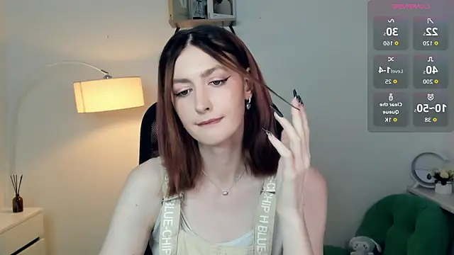 Snapshot of EasterBlink chatting on November 14, 2025, 12:26 pm EasterBlink online show from November 14, 2025, 12:26 pm