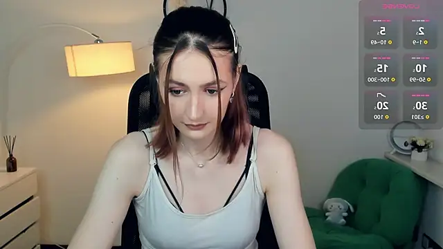 Snapshot of EasterBlink chatting on November 16, 2025, 7:47 am EasterBlink online show from November 16, 2025, 7:47 am