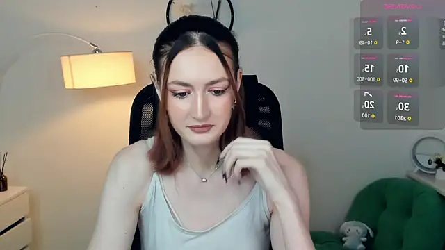 Snapshot of EasterBlink chatting on November 20, 2025, 10:48 am EasterBlink online show from November 20, 2025, 10:48 am