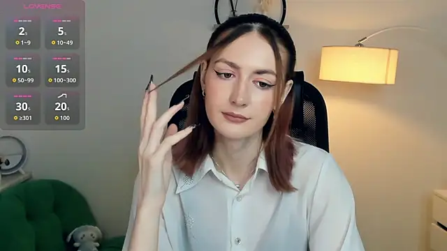 Snapshot of EasterBlink chatting on November 22, 2025, 11:09 am EasterBlink online show from November 22, 2025, 11:09 am