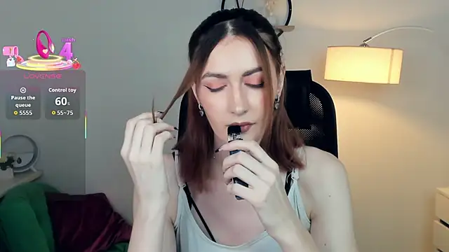 Snapshot of EasterBlink chatting on November 27, 2025, 11:01 am EasterBlink online show from November 27, 2025, 11:01 am