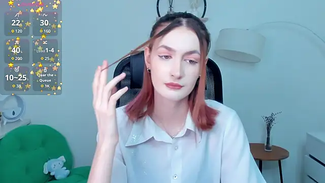 Snapshot of EasterBlink chatting on December 15, 2025, 10:19 am EasterBlink online show from December 15, 2025, 10:19 am