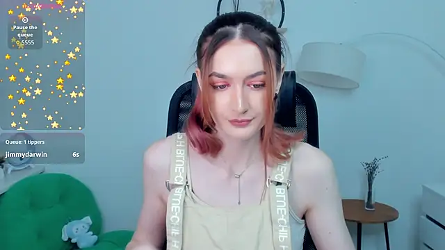 Snapshot of EasterBlink chatting on December 18, 2025, 10:32 am EasterBlink online show from December 18, 2025, 10:32 am