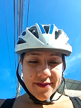 CAROLINE  07 online show from September 23, 2025, 1:03 pm