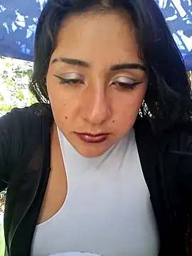 CAROLINE  07 online show from September 25, 2025, 4:21 pm