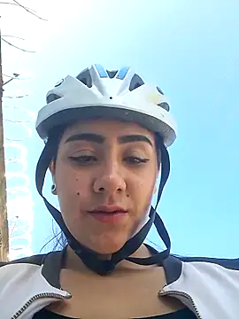 Snapshot of CAROLINE__07 chatting on April 4, 2026, 1:52 pm CAROLINE 07 online show from April 4, 2026, 1:52 pm
