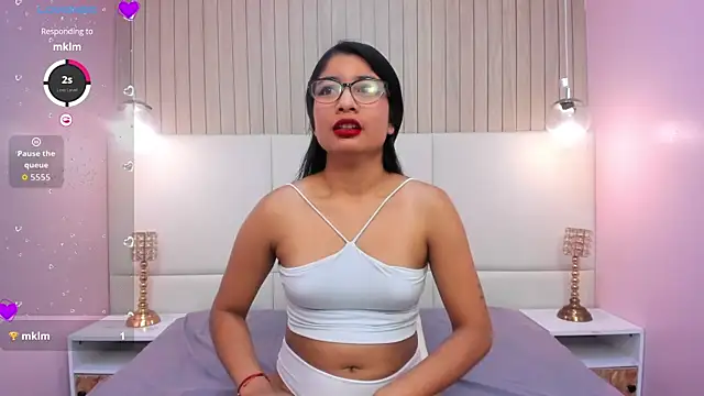 MelanyWayne  online show from May 25, 2026, 5:41 pm