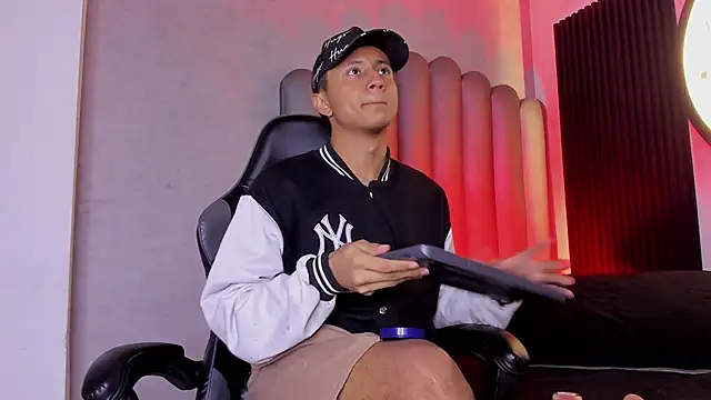  Leohot  online show from November 28, 2025, 3:53 am