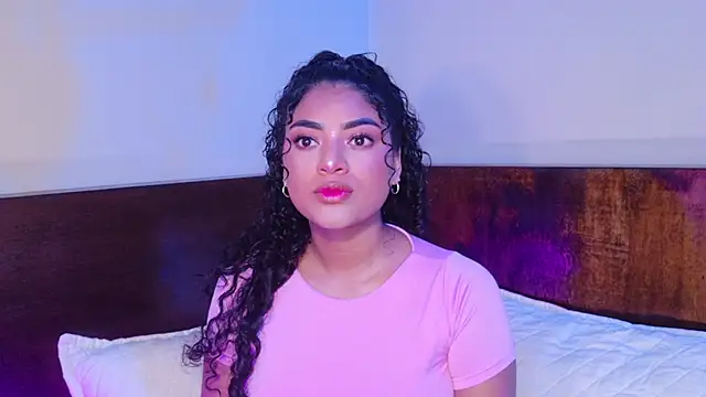 Carly Monroe  online show from October 26, 2025, 2:01 pm