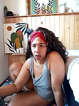 IVONNE COLLINS33 online show from October 28, 2025, 3:04 pm