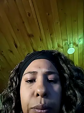 IVONNE COLLINS33 online show from February 19, 2026, 12:06 am