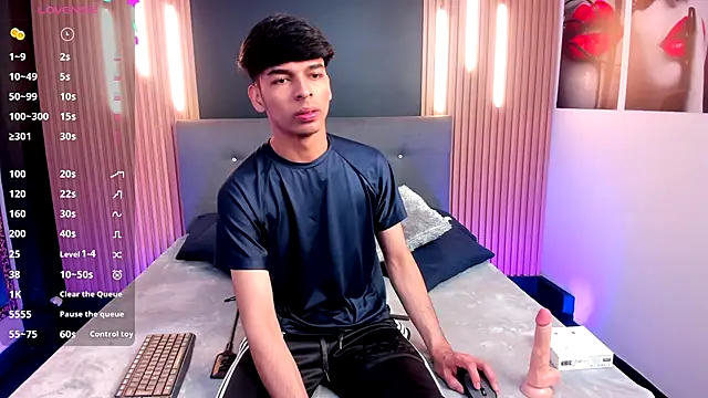 OnlyJos online show from November 14, 2025, 8:18 pm