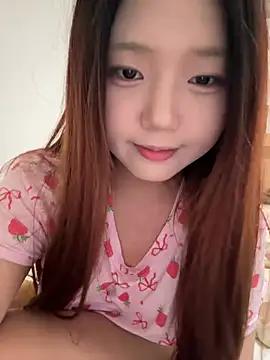 Snapshot of mimi9420 chatting on May 7, 2026, 2:44 pm mimi9420 online show from May 7, 2026, 2:44 pm