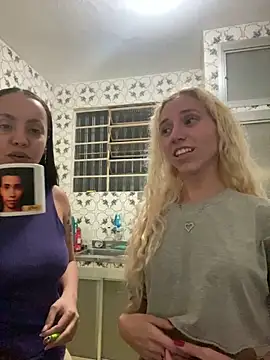 Snapshot of Bruna551 chatting on November 15, 2025, 1:36 am Bruna551 online show from November 15, 2025, 1:36 am