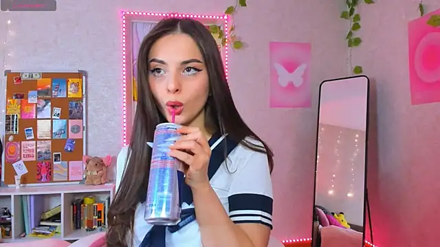 lunariaxoxo online show from November 22, 2025, 12:20 am