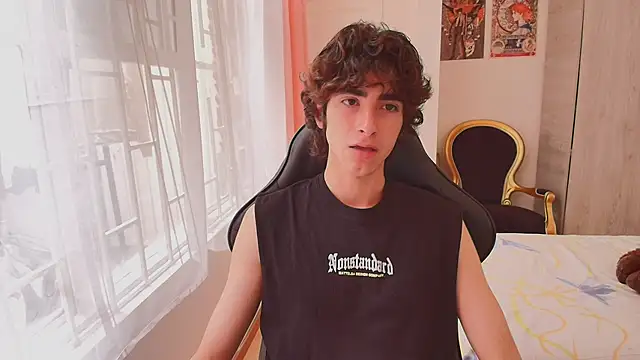 Nude Boy18 online show from October 20, 2025, 3:45 pm