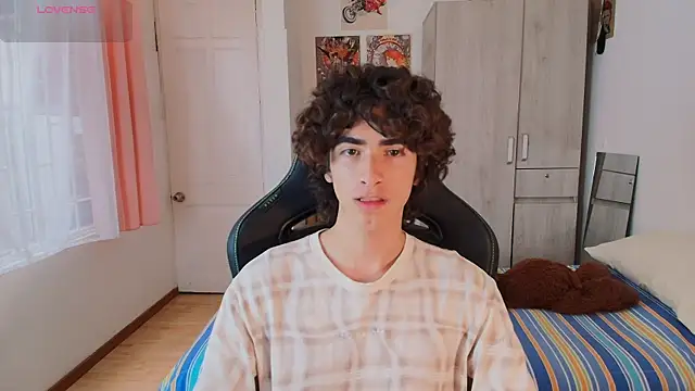 Nude Boy18 online show from January 13, 2026, 9:09 pm