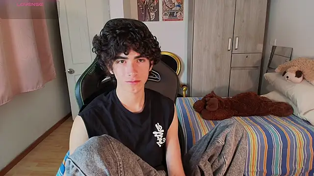 Nude Boy18 online show from April 8, 2026, 11:27 pm