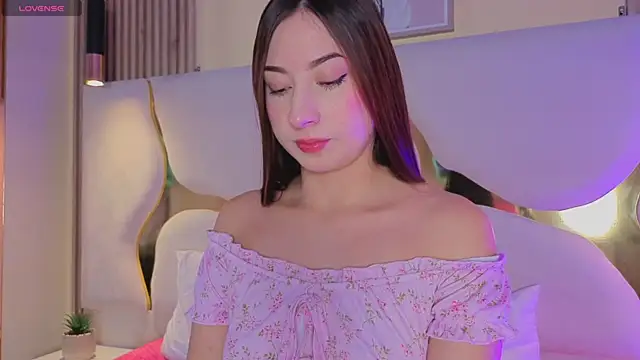 Snapshot of SofiJones_ chatting on January 10, 2026, 12:23 am SofiJones online show from January 10, 2026, 12:23 am