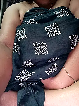 riyanag2 online show from November 4, 2025, 1:43 pm