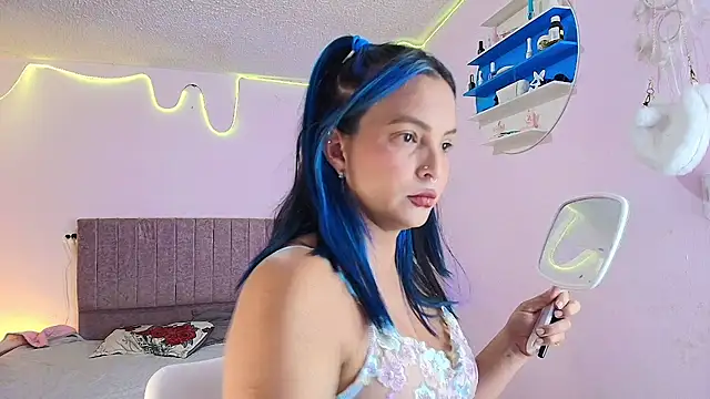 MiSofialeal online show from April 13, 2026, 6:35 pm