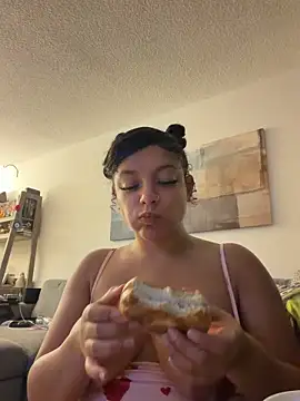 Snapshot of allybluee777 chatting on February 8, 2026, 12:25 am allybluee777 online show from February 8, 2026, 12:25 am