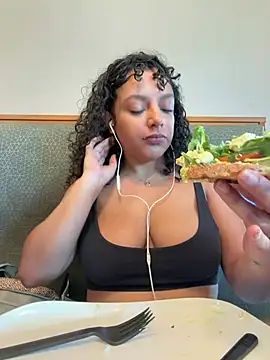 Snapshot of allybluee777 chatting on February 24, 2026, 1:31 pm allybluee777 online show from February 24, 2026, 1:31 pm