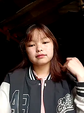 XoiXoi232 online show from October 26, 2025, 1:44 am