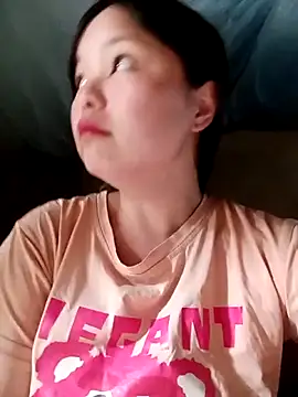 XoiXoi232 online show from April 9, 2026, 8:42 am