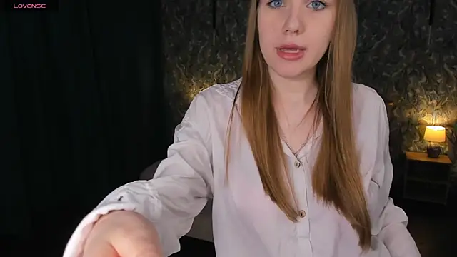 Snapshot of OdellaFrake chatting on November 17, 2025, 8:36 pm OdellaFrake online show from November 17, 2025, 8:36 pm