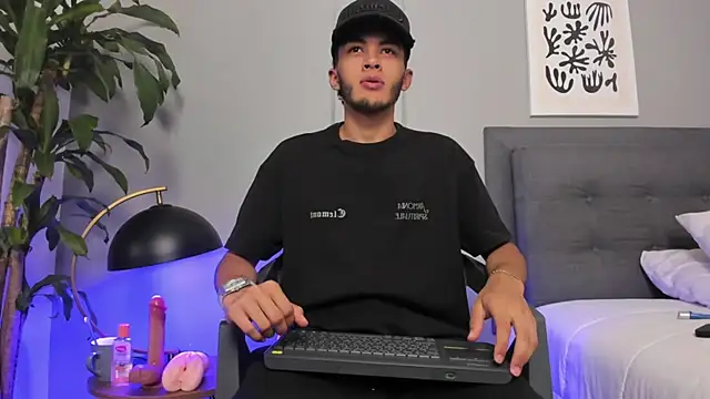 Tylerffoxx online show from July 1, 2026, 9:36 pm