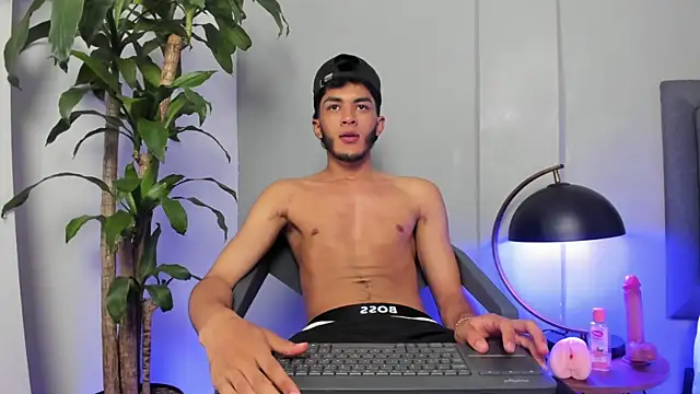 Tylerffoxx online show from July 18, 2026, 11:41 pm