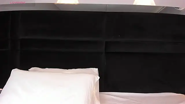 CarolineLee  online show from February 6, 2026, 10:46 pm