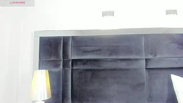 CarolineLee  online show from April 6, 2026, 10:33 pm