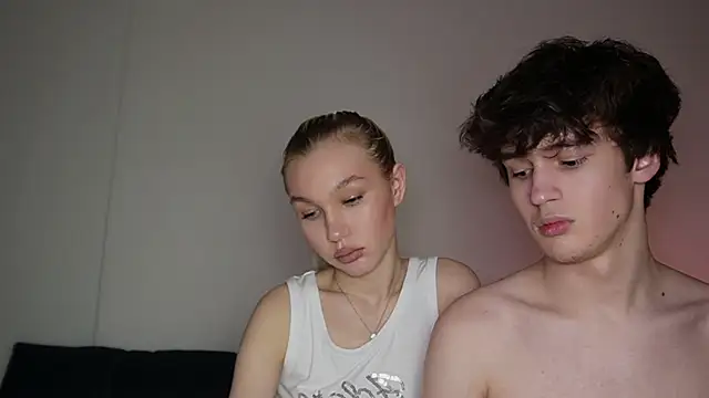 cuteleraay online show from December 18, 2025, 6:03 pm