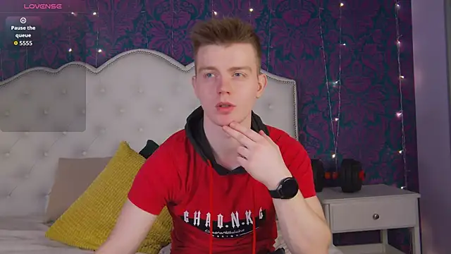 Happydeimos online show from April 17, 2026, 10:13 pm