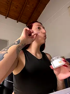 Snapshot of Paulina-Wells chatting on October 31, 2025, 8:54 pm Paulina-Wells online show from October 31, 2025, 8:54 pm