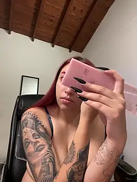 Snapshot of Paulina-Wells chatting on December 14, 2025, 5:40 pm Paulina-Wells online show from December 14, 2025, 5:40 pm