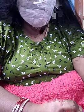 Snapshot of TAMIL_ELAKKIYA chatting on November 10, 2025, 5:45 pm TAMIL ELAKKIYA online show from November 10, 2025, 5:45 pm