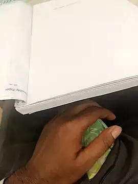 hotboy43339 online show from December 5, 2025, 3:48 am