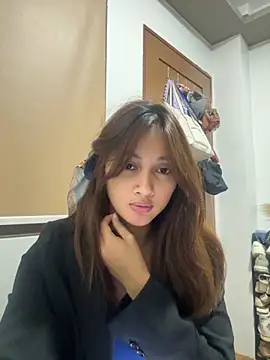 LanySylvia online show from October 28, 2025, 3:04 pm