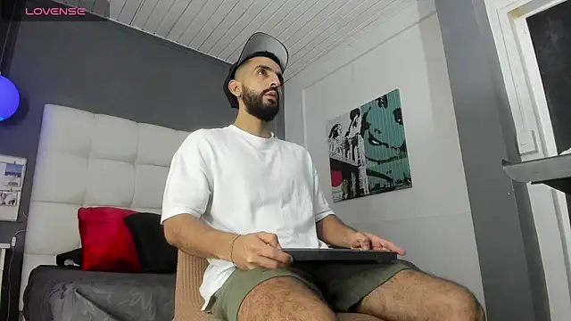 Yiyo10  online show from February 8, 2026, 4:16 am